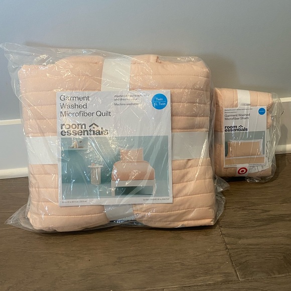 Room Essentials Bedding Twinxl Quilt Blush In Color New In